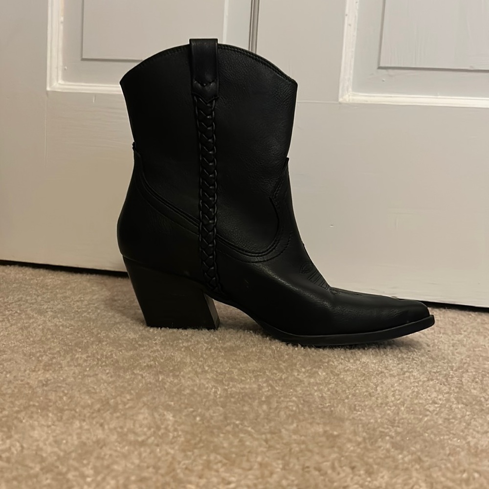 Dolce Vita Black ankle bootie